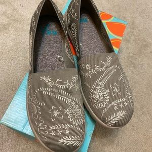 Yuu Krishna Taupe Shoes